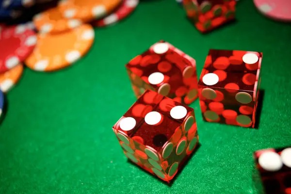 Sic Bo dice cage with three dice and sum calculation display